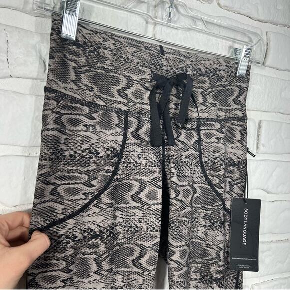 NWT Body Language Python Print Athletic Leggings Size Small - Picture 10 of 12